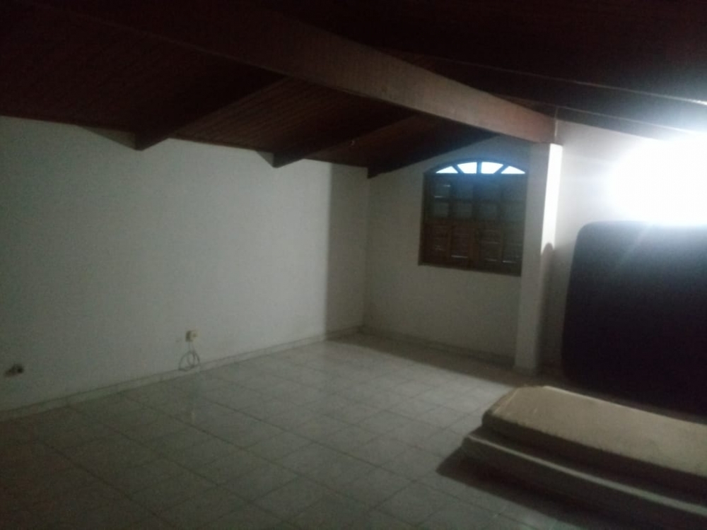 cASA COM 03 DORMITÓRIOS NO BAI